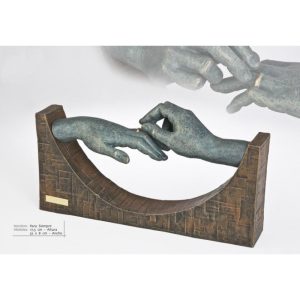 ESCULTURA MANOS PAREJA. GRABACIÓN GRATIS.