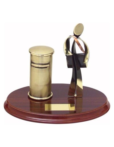 ESCULTURA DE CARTERO PARA TROFEO O REGALO