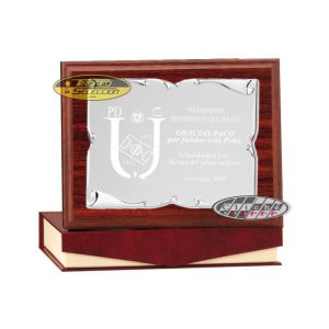 PLACA DE HOMENAJE GRABADA. 3 TAMAÑOS.