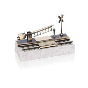 ESCULTURA TROFEO DE FERROVIARIO DE LATÓN. 2 T.