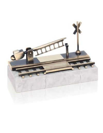 ESCULTURA TROFEO DE FERROVIARIO DE LATÓN. 2 T.