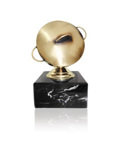 ESCULTURA TROFEO CAZUELA DE COCINA. 3 TAM.