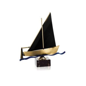 ESCULTURA TROFEO DE VELA LATINA DE LATÓN. 3 T.