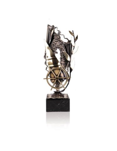 ESCULTURA TROFEO DE VELA ALPACA Y LATÓN. 3 T.