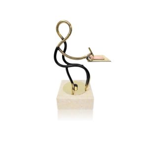 ESCULTURA TROFEO LITERATURA DE LATÓN. 3 T.