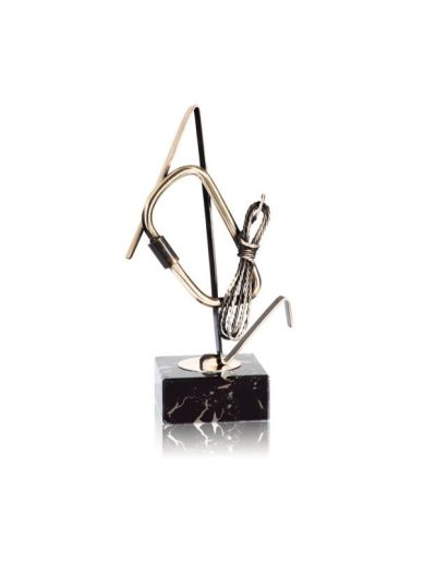 ESCULTURA TROFEO DE ESCALADA DE LATÓN. 3 T.