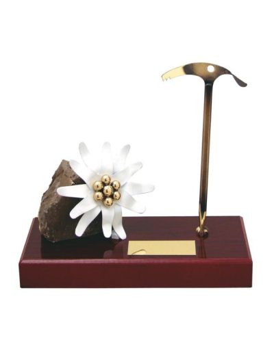 ESCULTURA TROFEO DE ALPINISMO DE LATÓN. 3 T.