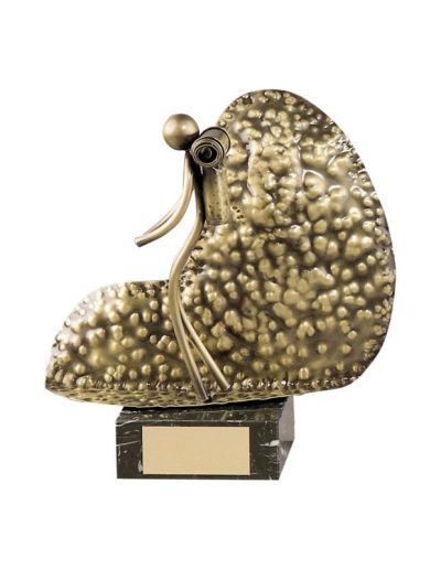 ESCULTURA TROFEO DE ALPINISMO DE LATÓN. 3 T.