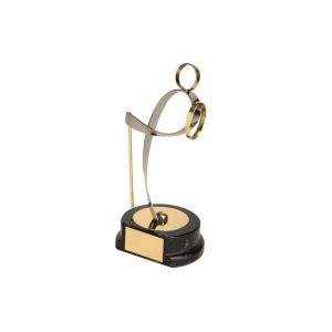 ESCULTURA TROFEO DE ALPINISMO DE LATÓN. 4 T.