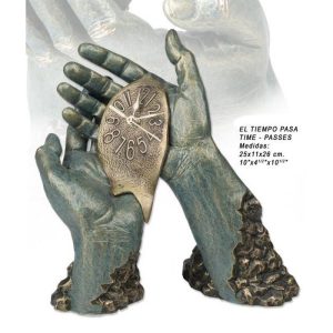 ESCULTURA MANOS CON RELOJ EL TIEMPO PASA