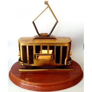 TROFEO TRANVÍA DE LATÓN ARTESANAL