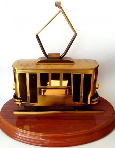 TROFEO TRANVÍA DE LATÓN ARTESANAL