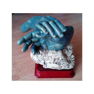 ESCULTURA MANOS CON PEANA