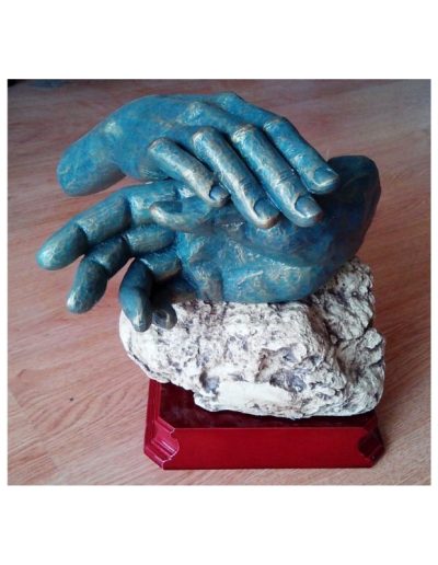 ESCULTURA MANOS CON PEANA