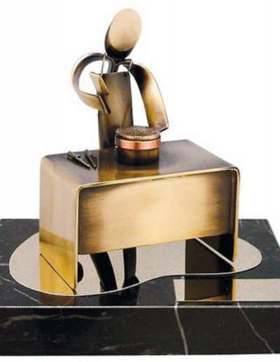 ESCULTURA TROFEO DE CARNICERO CHARCUTERO PARA REGALO