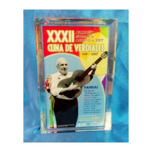 CRISTAL PERSONALIZADO A COLOR. 1 TAMAÑO.