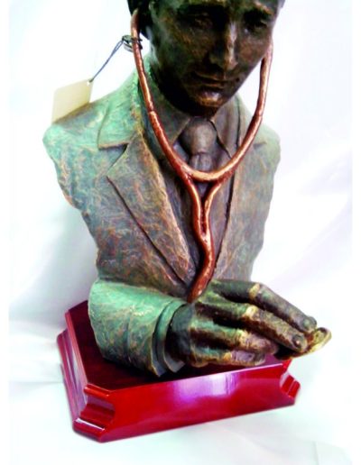 ESCULTURA DOCTOR-MÉDICO. GRABACIÓN GRATIS.