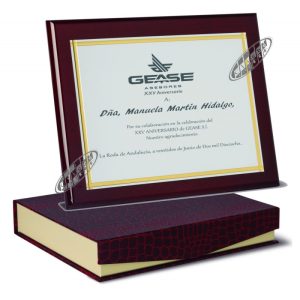 PLACA DE HOMENAJE DE ALPACA GRABADA. 1 TAM.