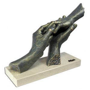ESCULTURA MANOS DE PAREJA. GRABACIÓN GRATIS.